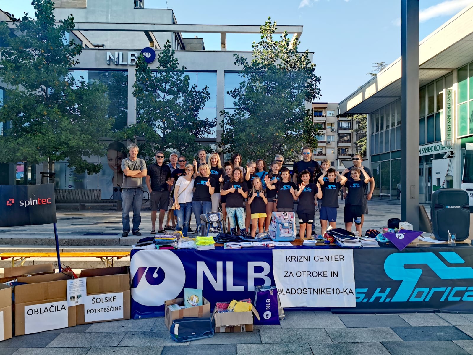 Člani S.K. Gorica na Bevkovem trgu